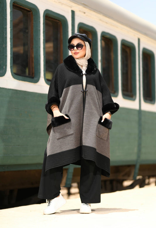 Poncho with Pockets & Fur – 50025