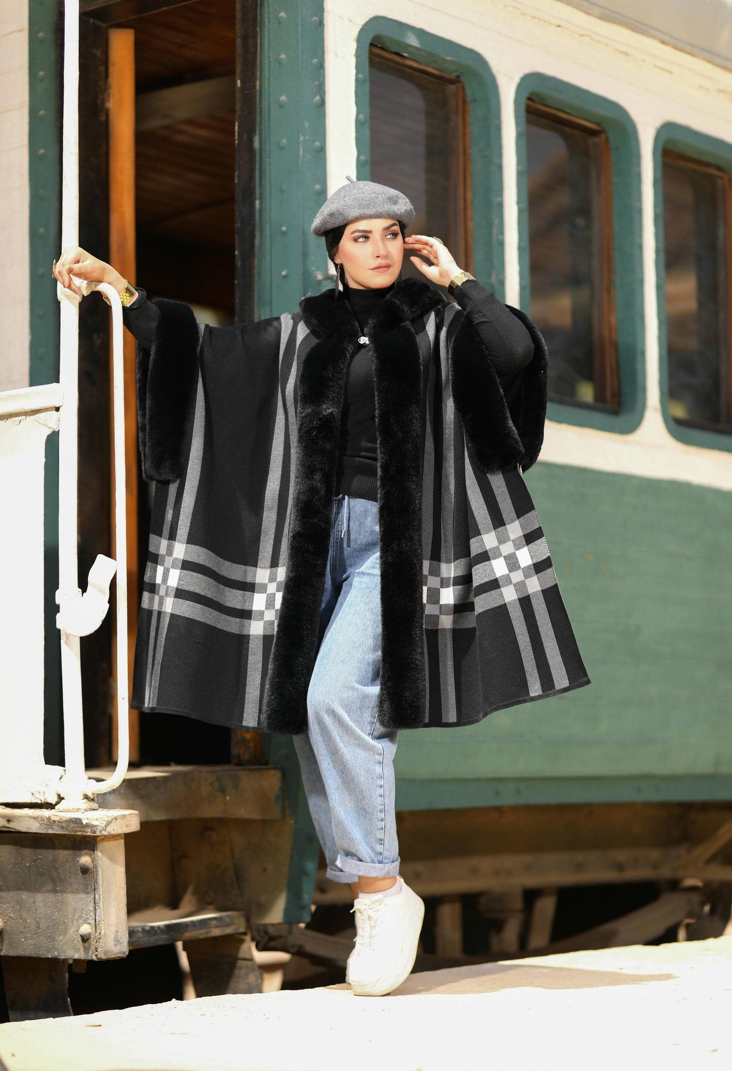 Woolen Poncho with Fur – 50026