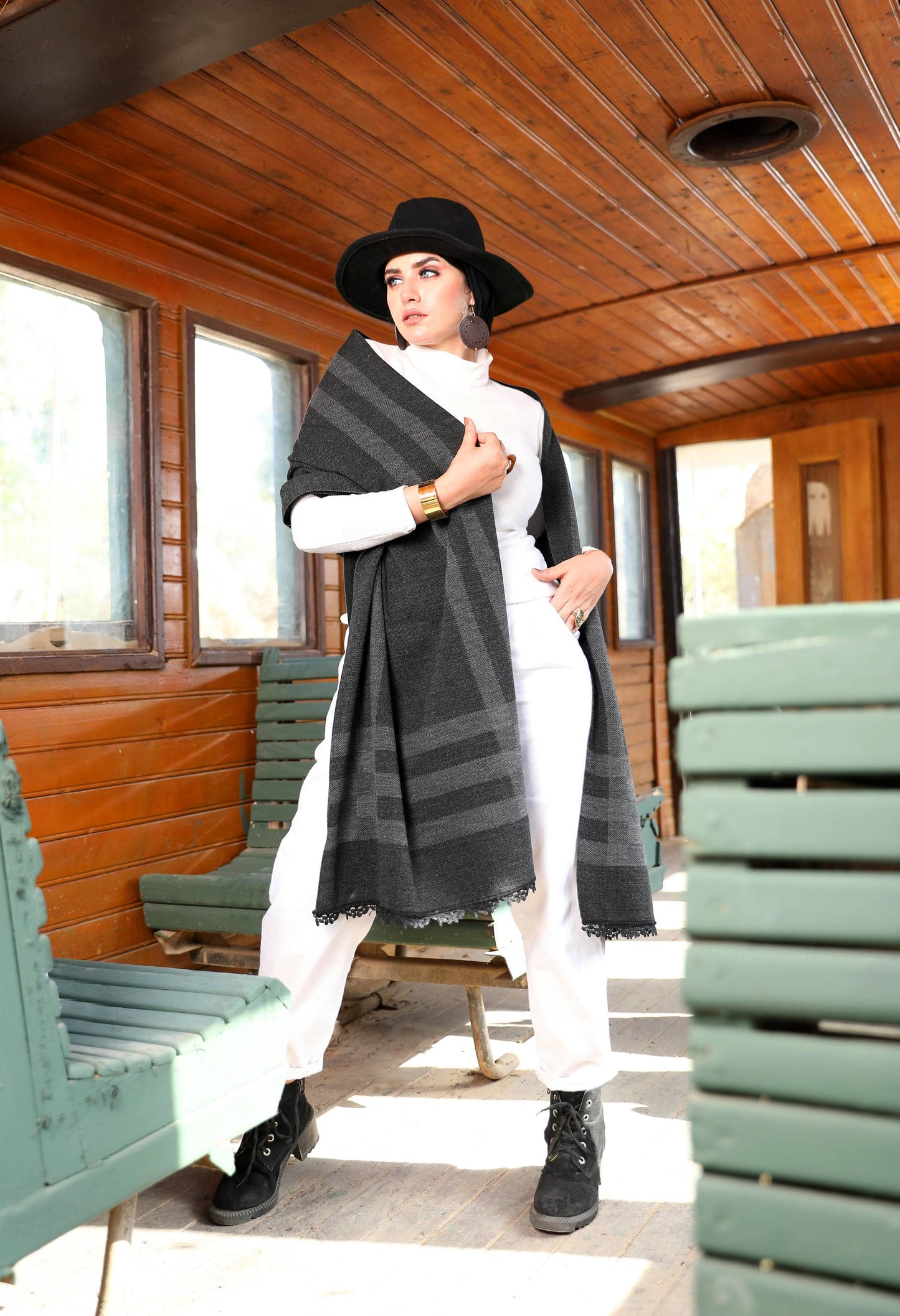 Knitted Checkered Shawl – 5005