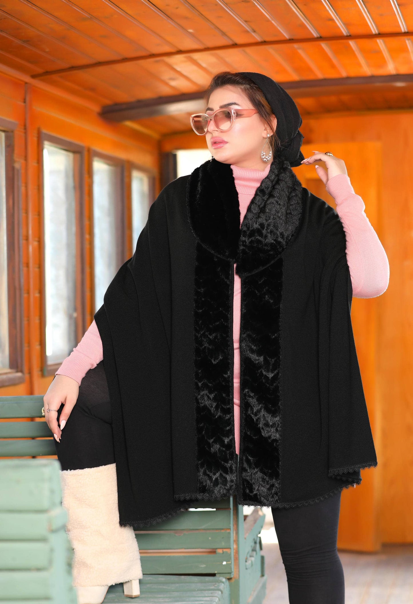 Knitted Shawl with Faux Fur – 5002