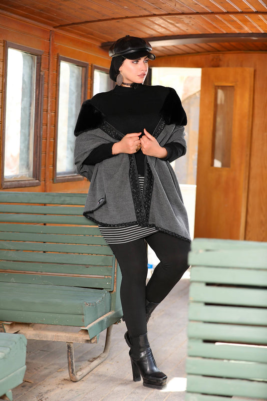 Knitted Shawl with Faux Fur – 5001