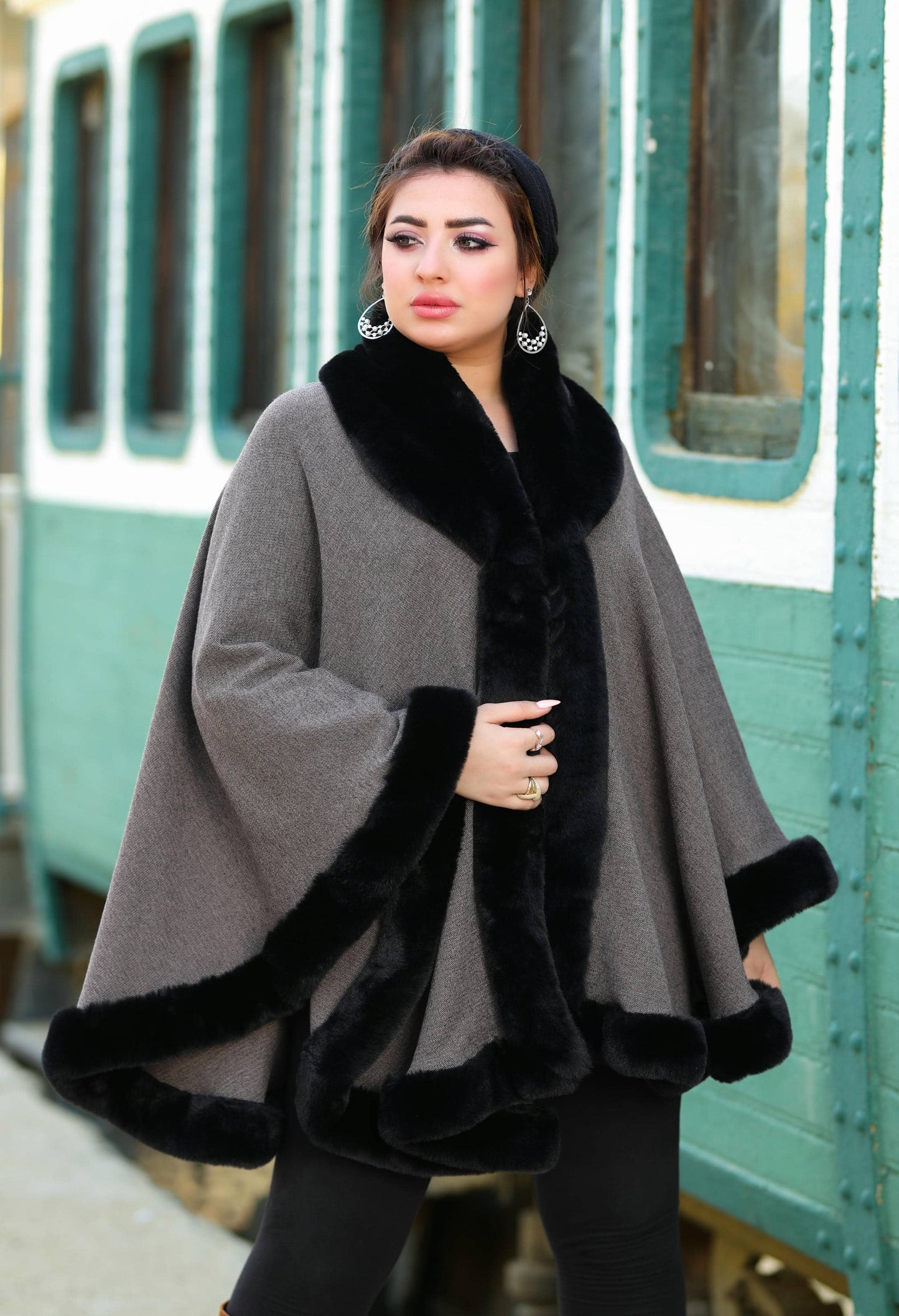 Knitted Cap with Faux Fur – 50014