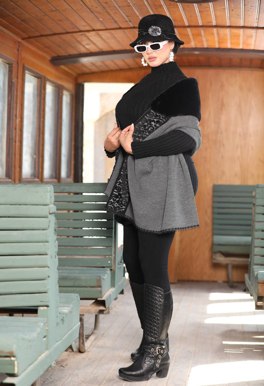 Knitted Shawl with Fur Collar & Fur Strip –
5007