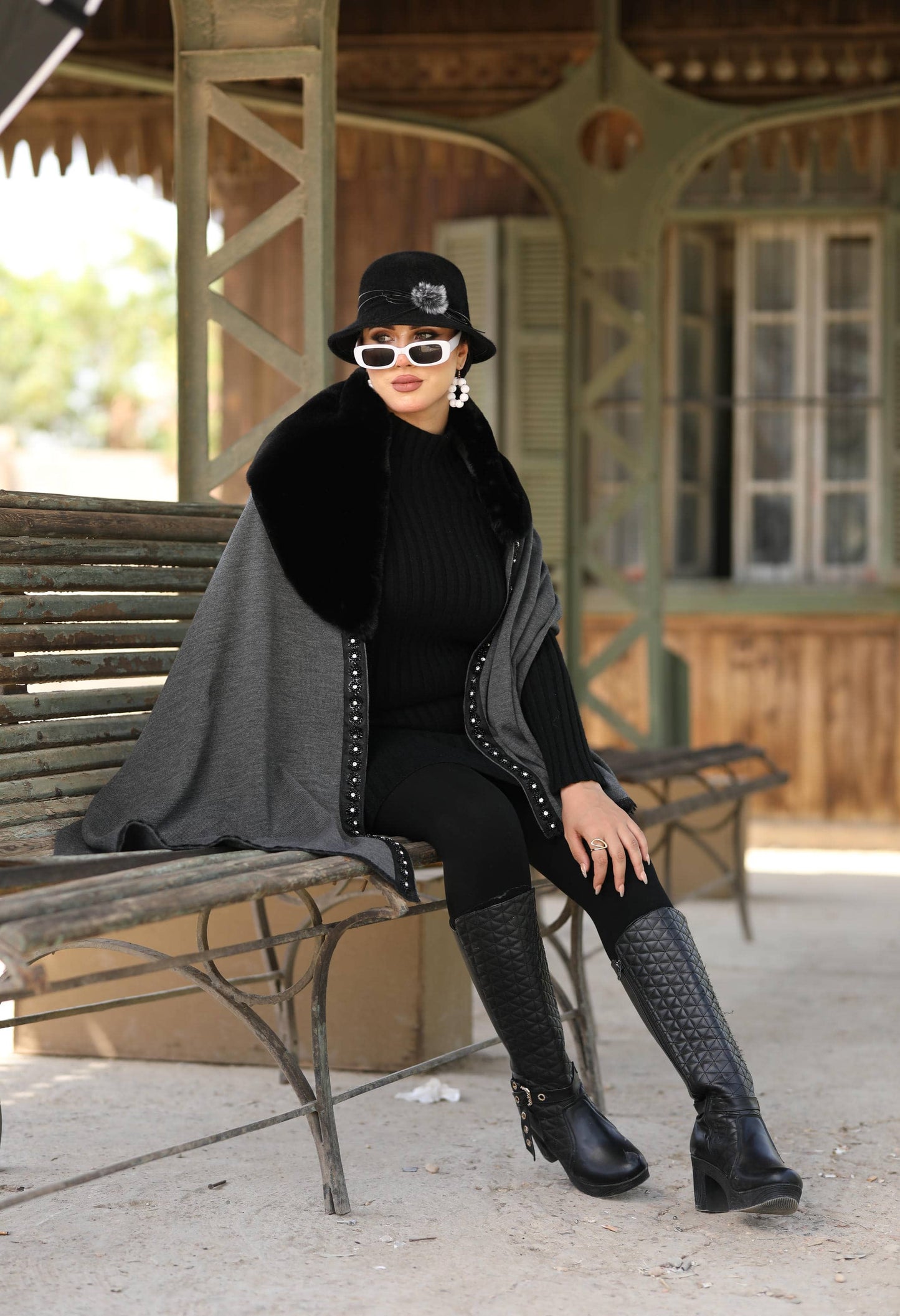 Knitted Shawl with Fur Collar & Accessory
Strip – 5006