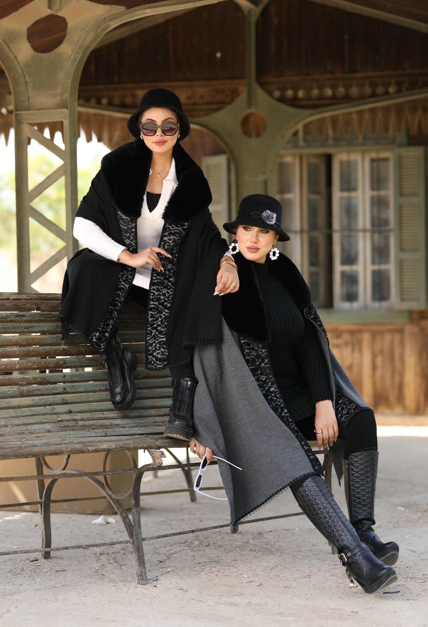 Knitted Shawl with Fur Collar & Fur Strip –
5007