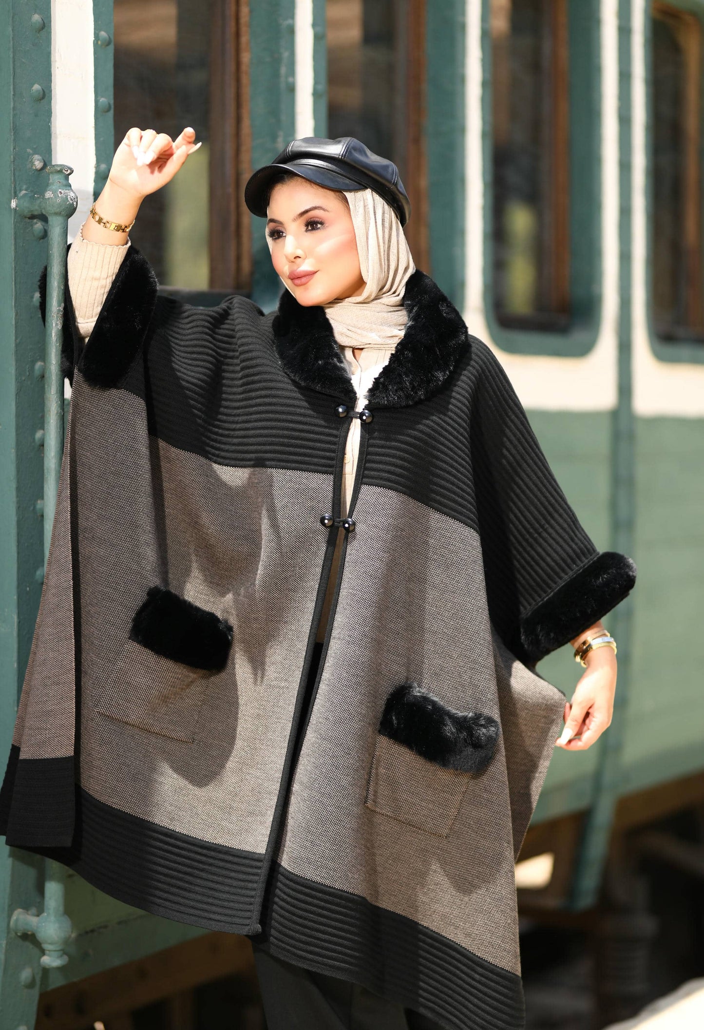 Poncho with Pockets & Fur – 50025