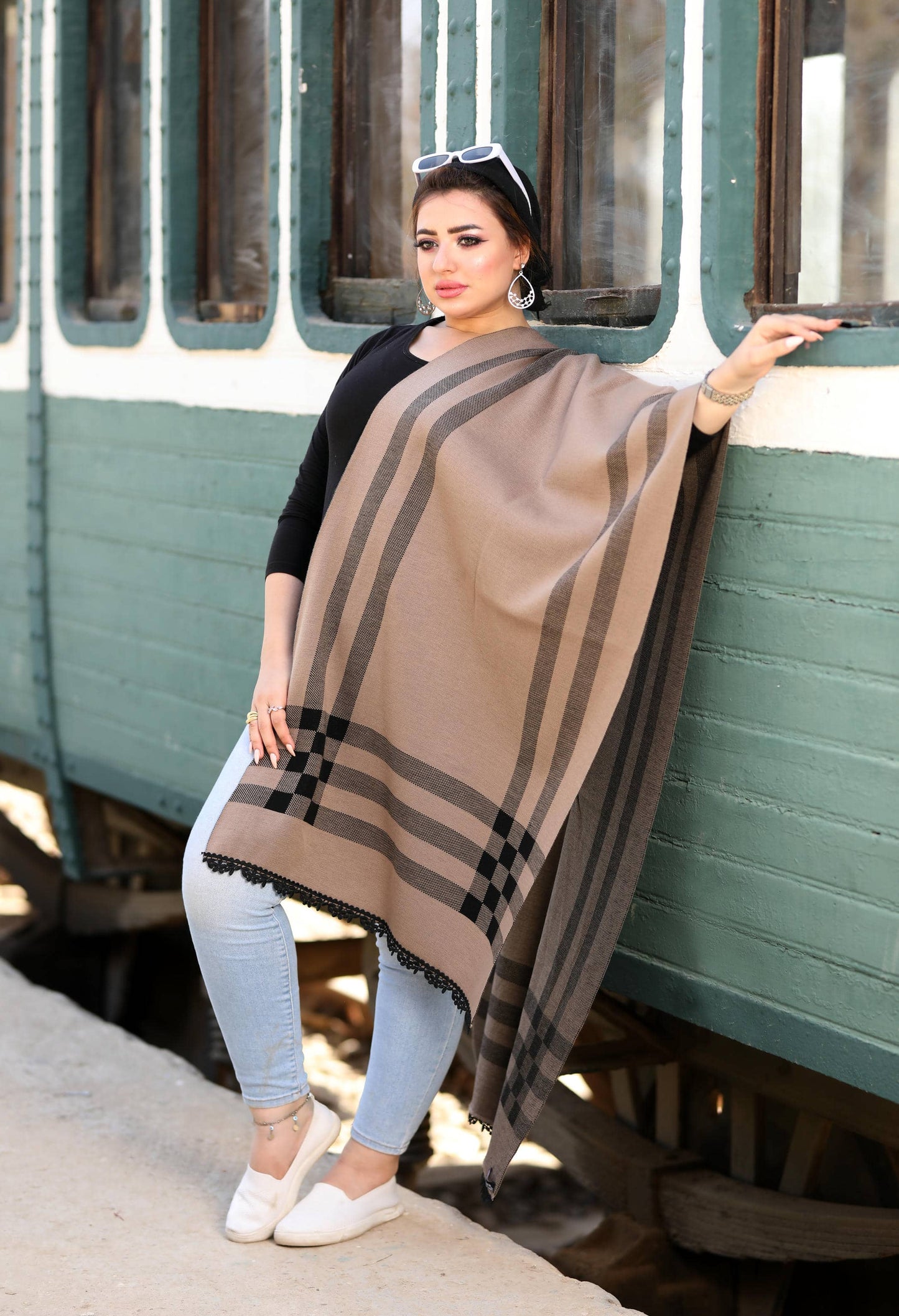 Knitted Checkered Shawl – 5005