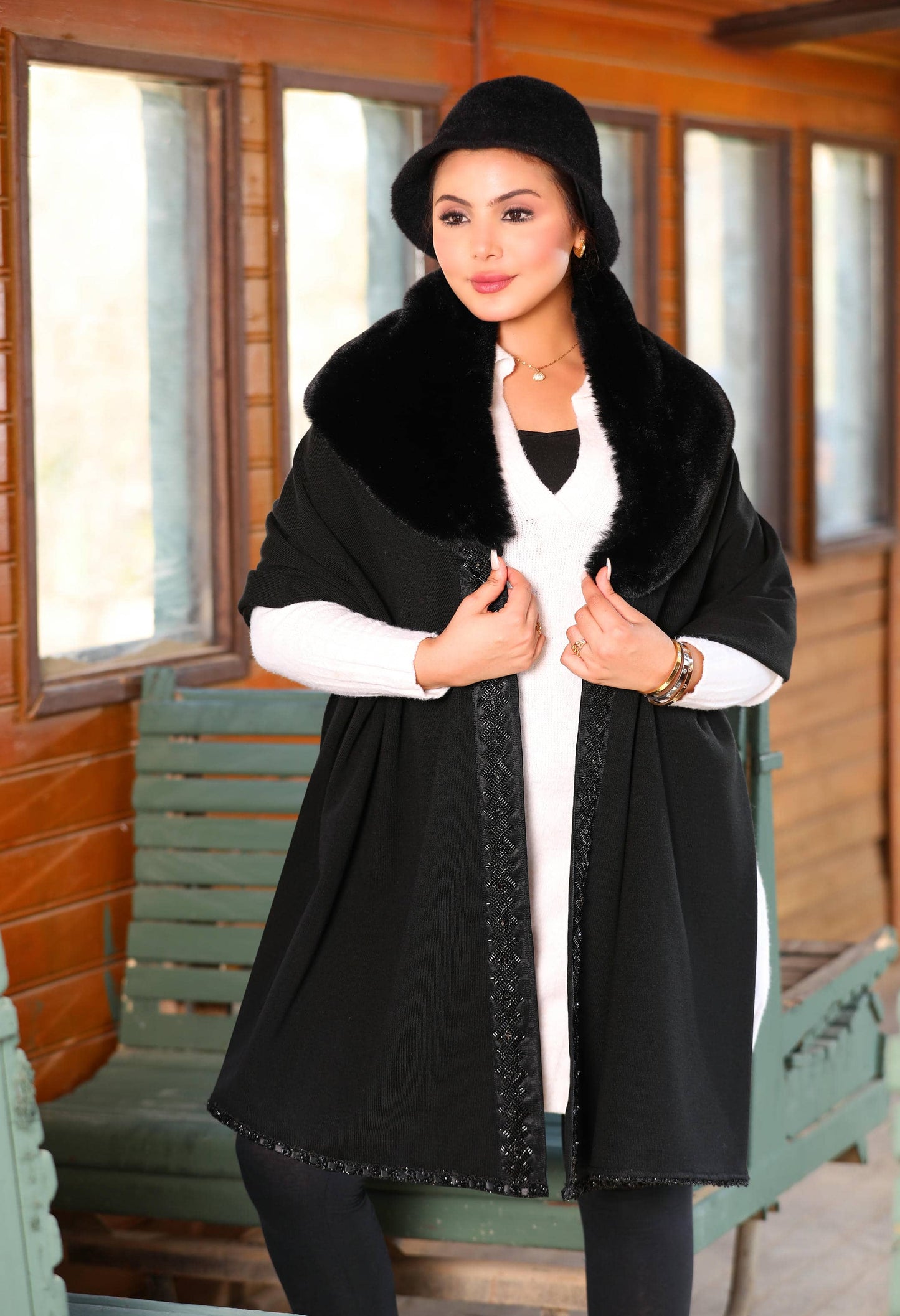 Knitted Shawl with Faux Fur – 5001