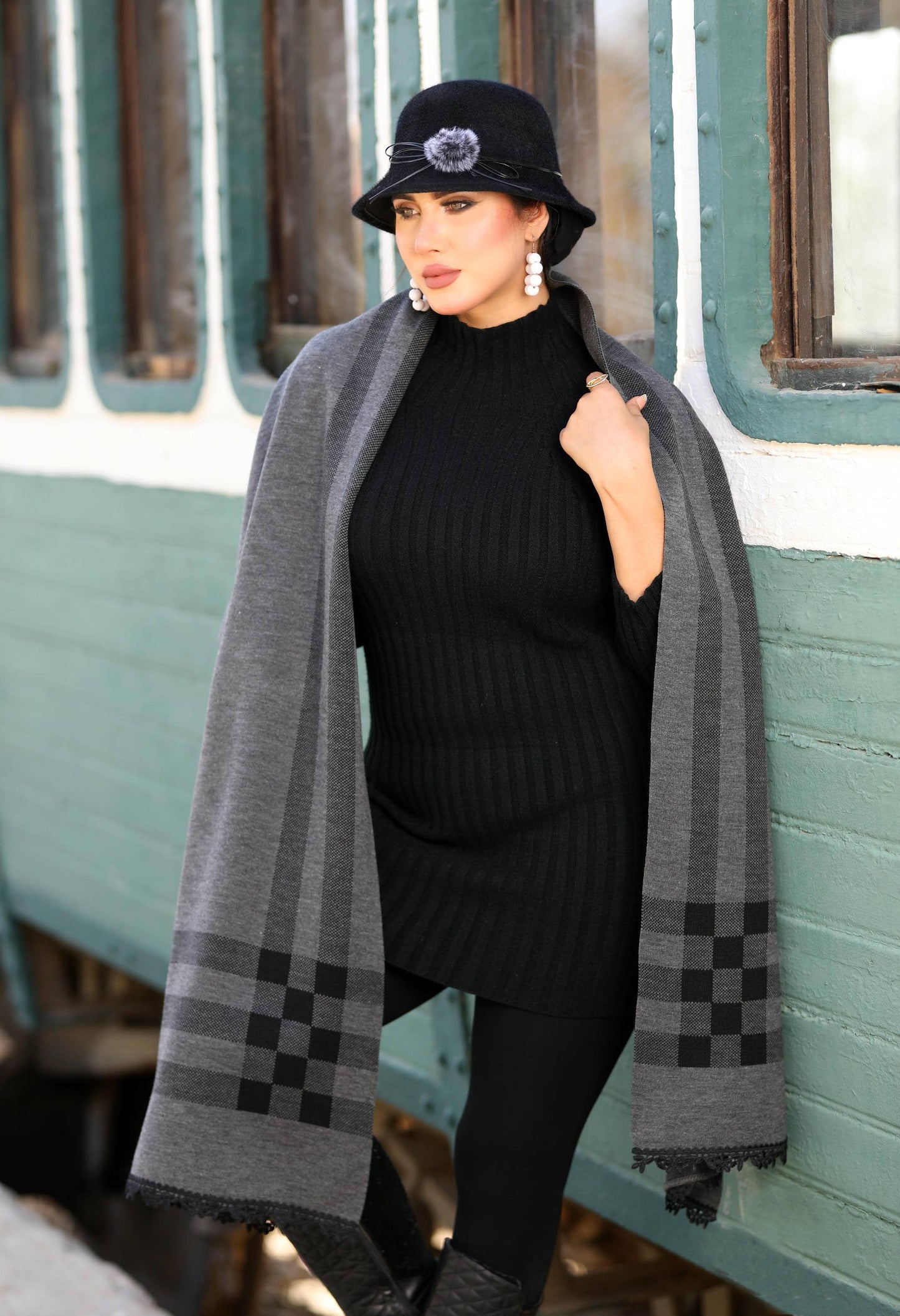 Knitted Checkered Shawl – 5005