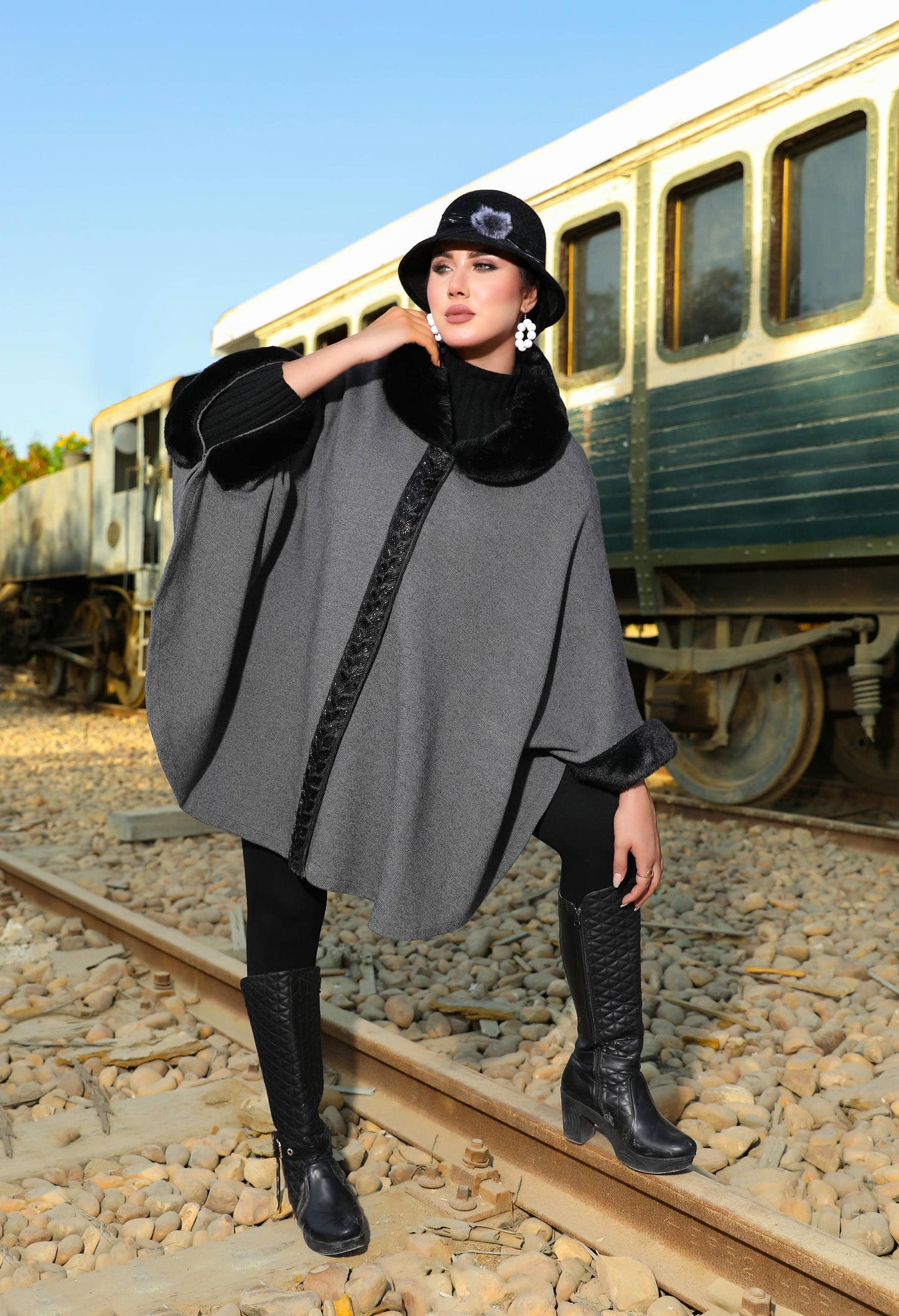 Knitted Cap with Faux Fur & Accessory Strip
50016 –