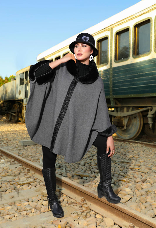 Knitted Cap with Faux Fur & Accessory Strip
50016 –