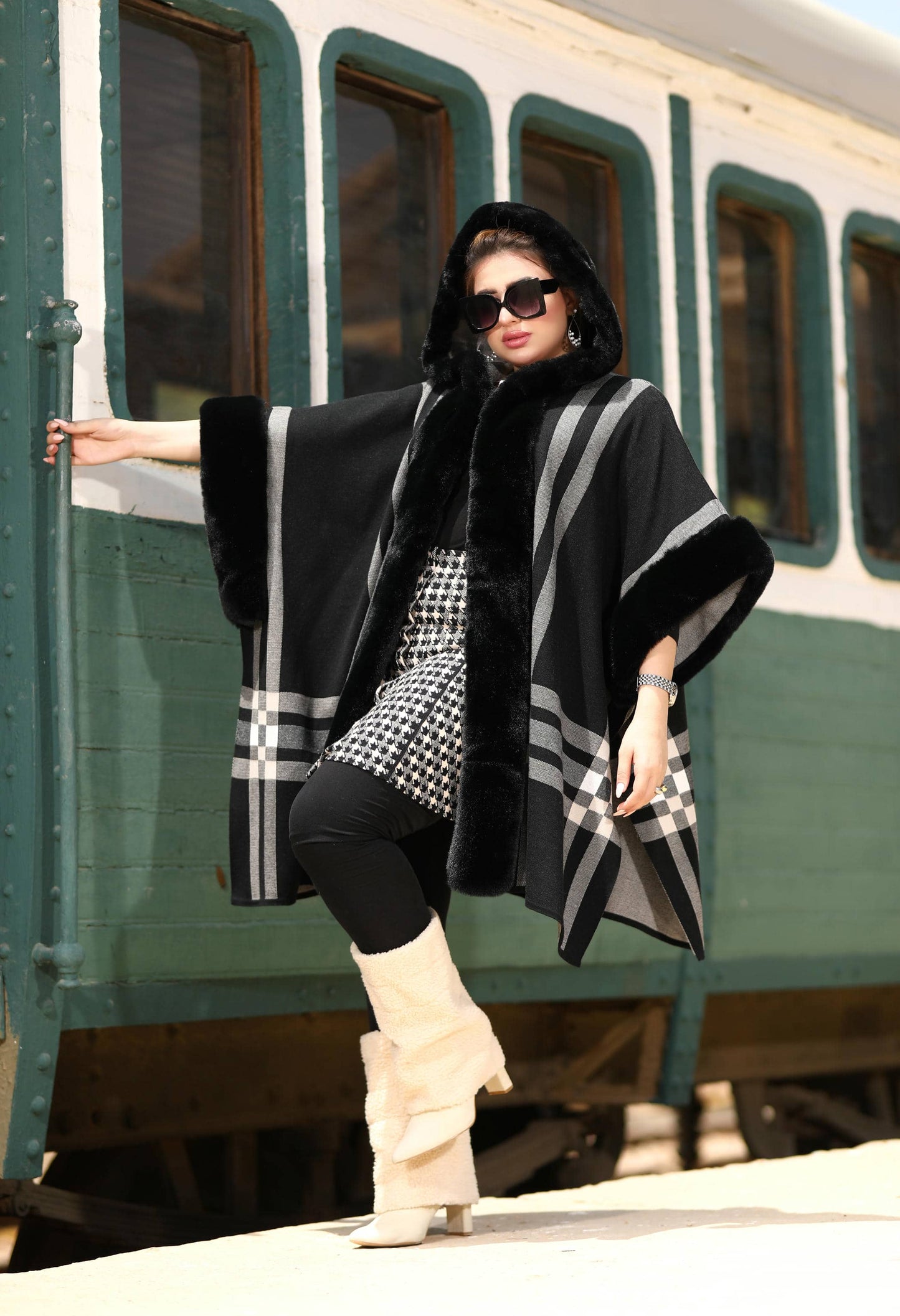 Woolen Poncho with Fur – 50026