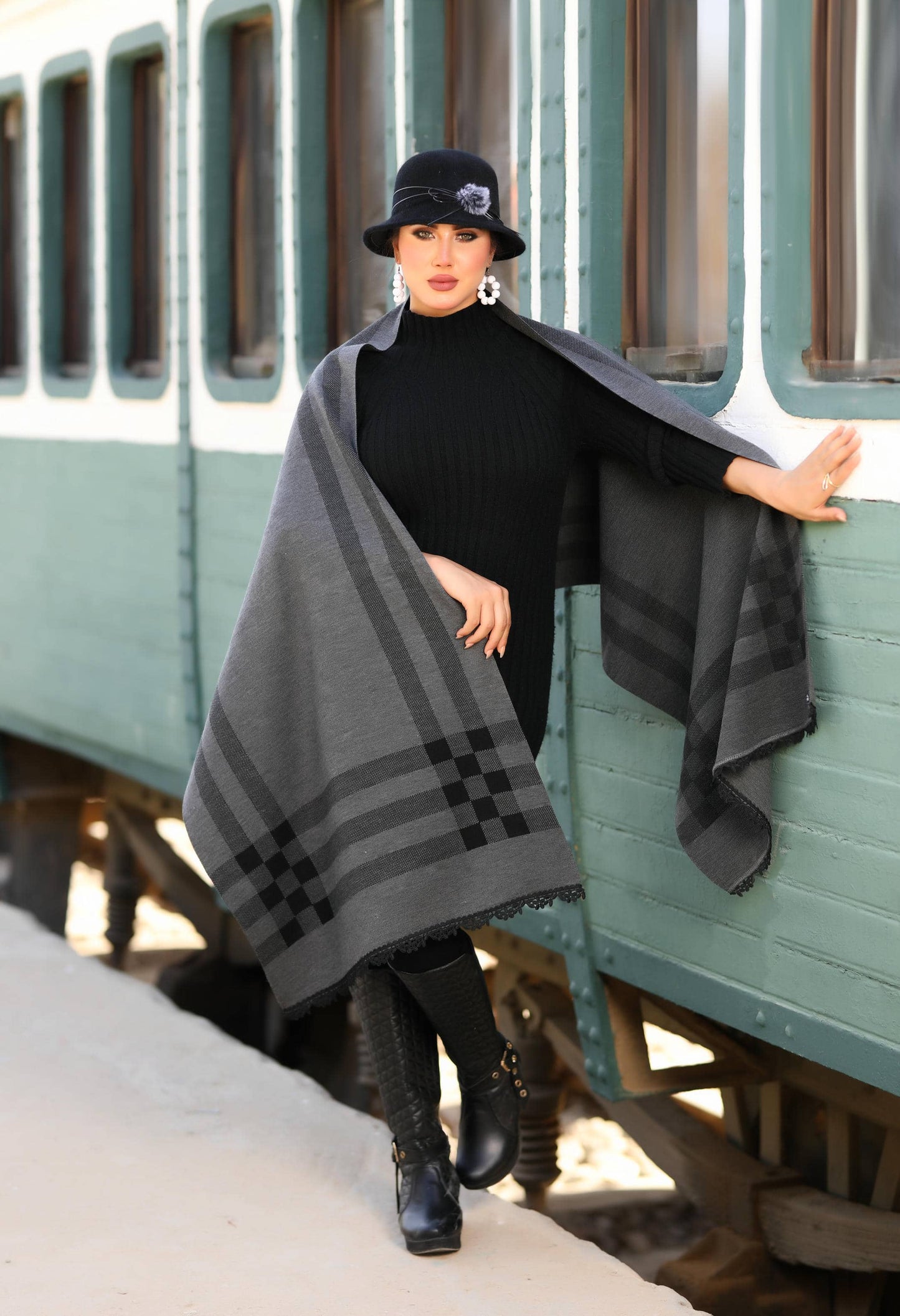 Knitted Checkered Shawl – 5005
