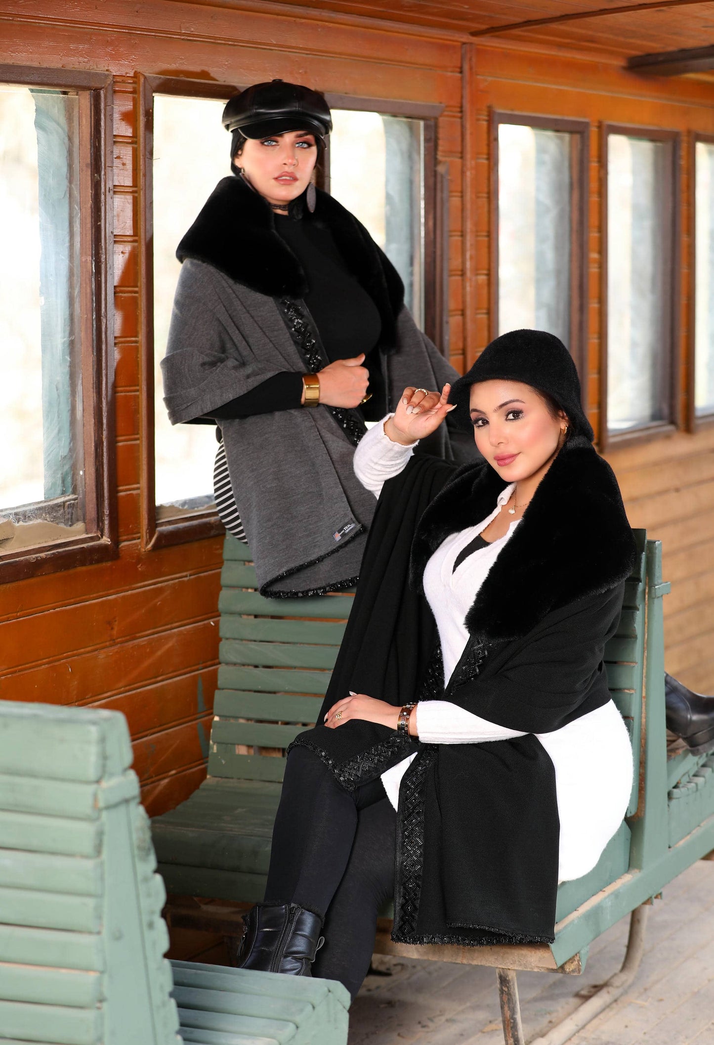 Knitted Shawl with Faux Fur – 5001