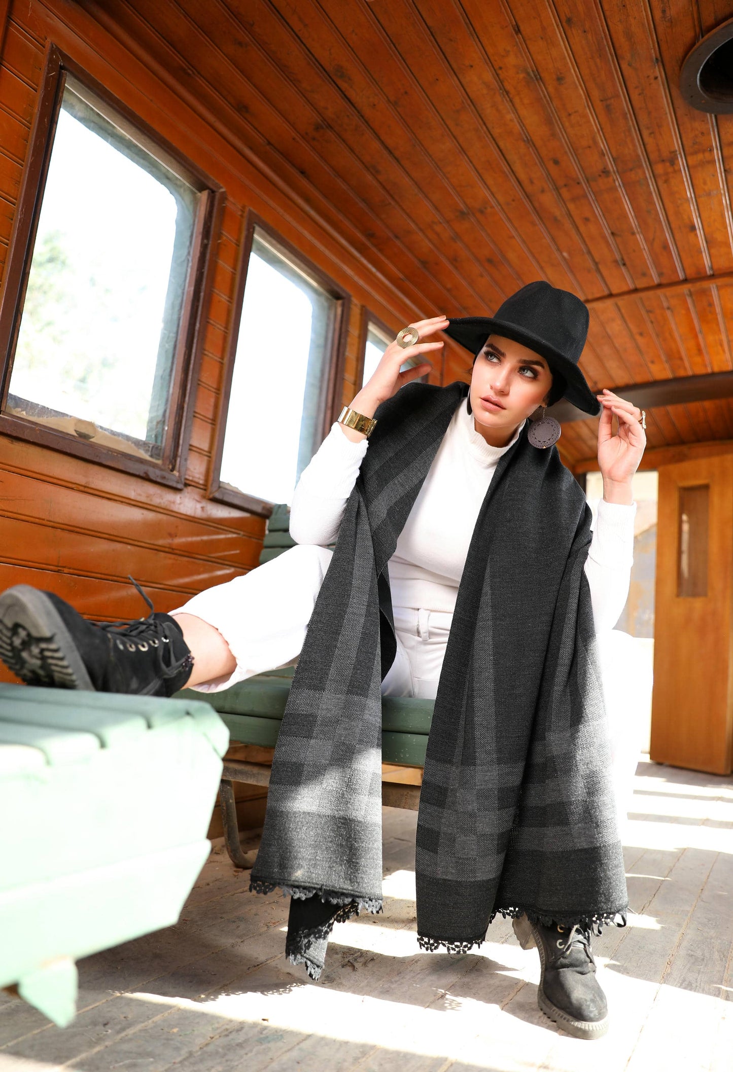 Knitted Checkered Shawl – 5005