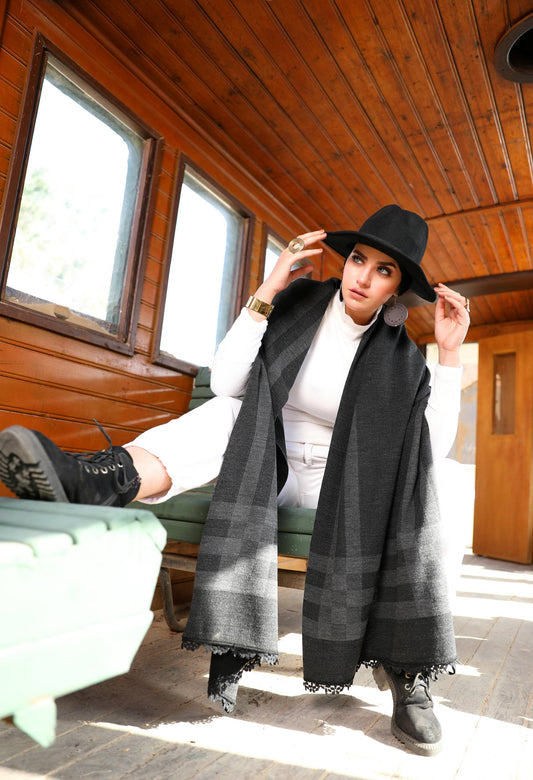 Knitted Checkered Shawl – 5005