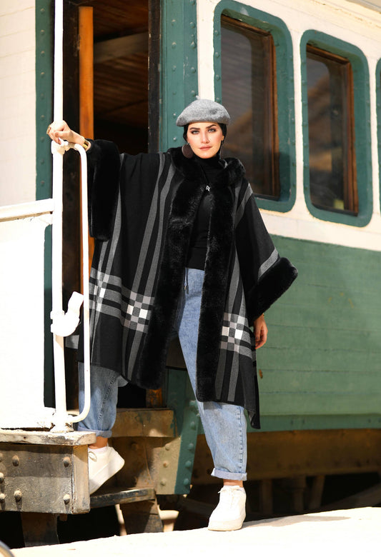 Woolen Poncho with Fur – 50026