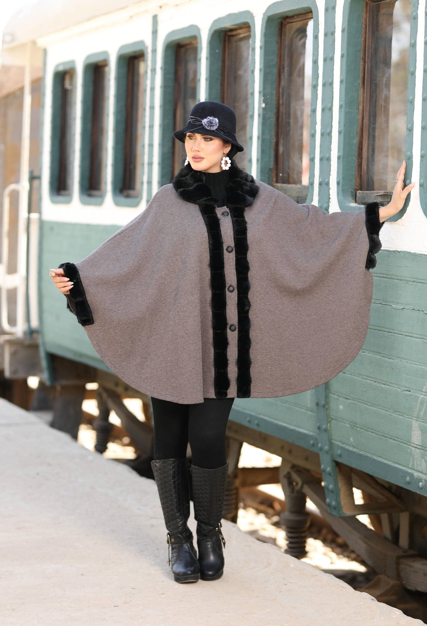 Knitted Cap with Faux Fur – 50012