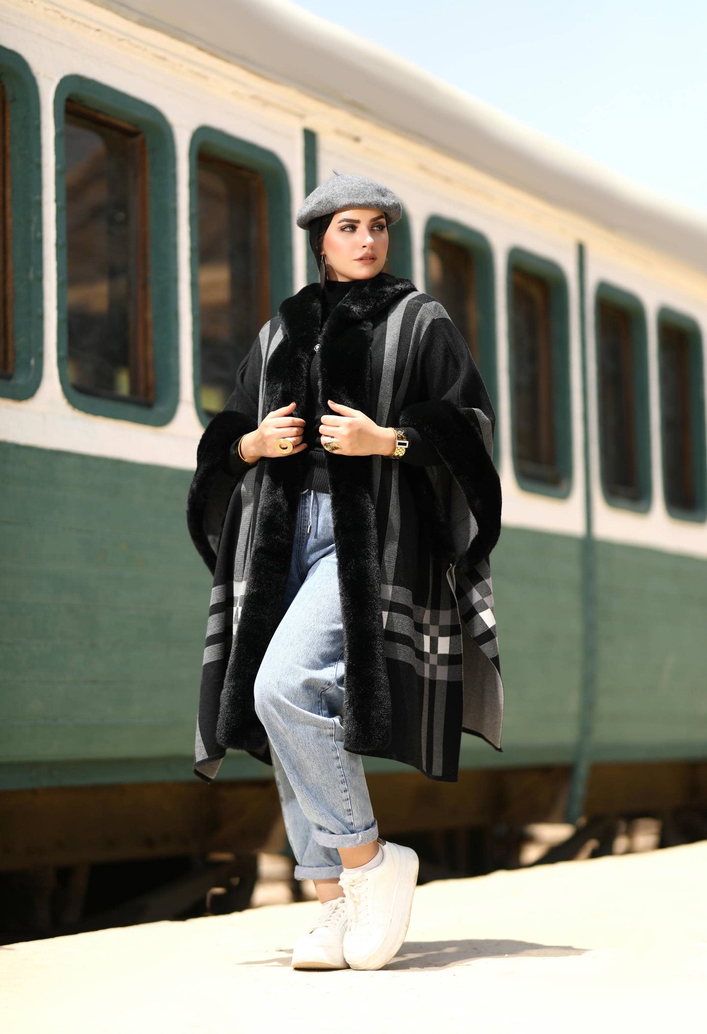 Woolen Poncho with Fur – 50026
