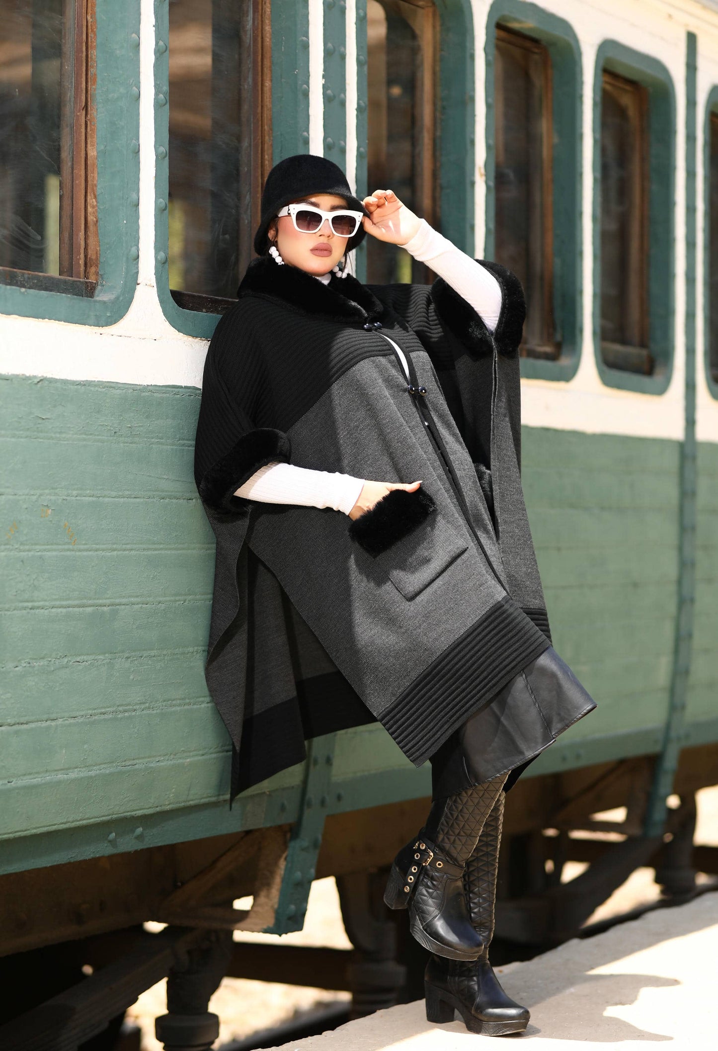 Poncho with Pockets & Fur – 50025