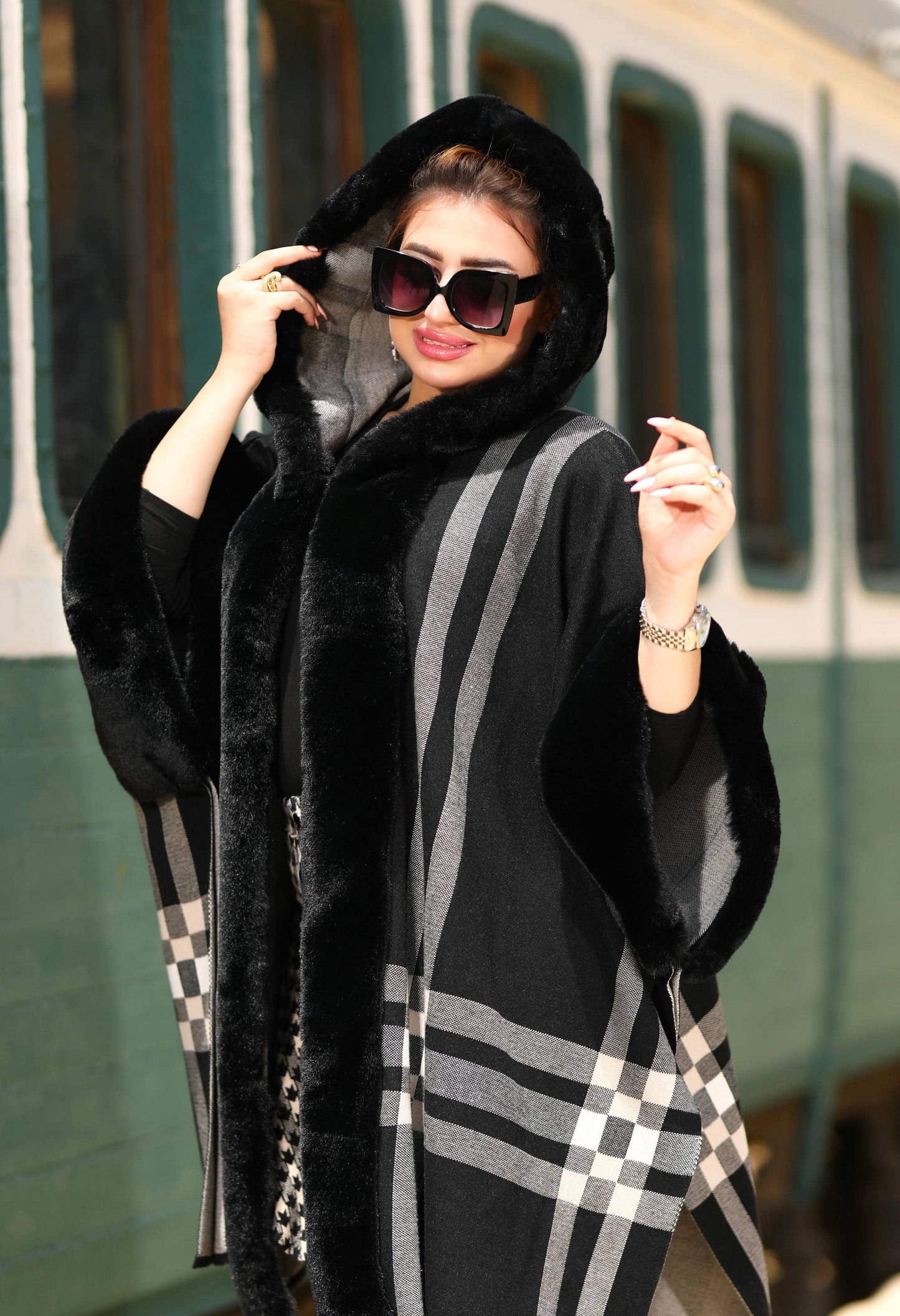 Woolen Poncho with Fur – 50026