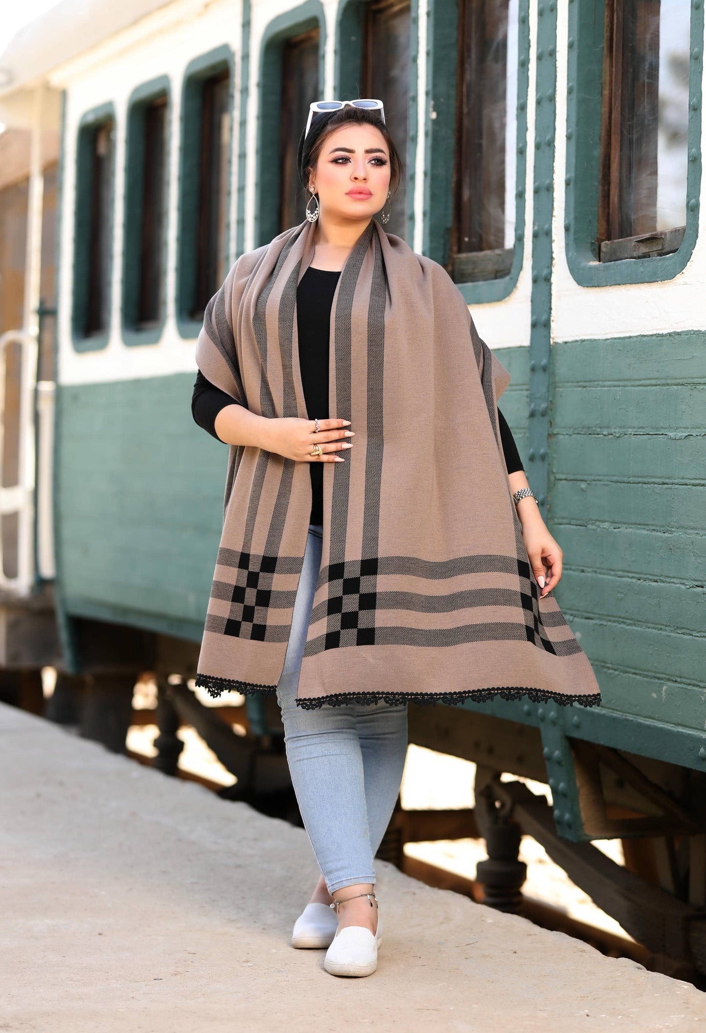 Knitted Checkered Shawl – 5005