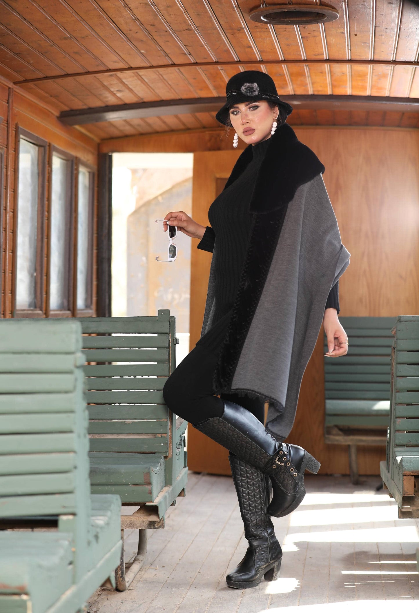 Knitted Shawl with Faux Fur – 5004