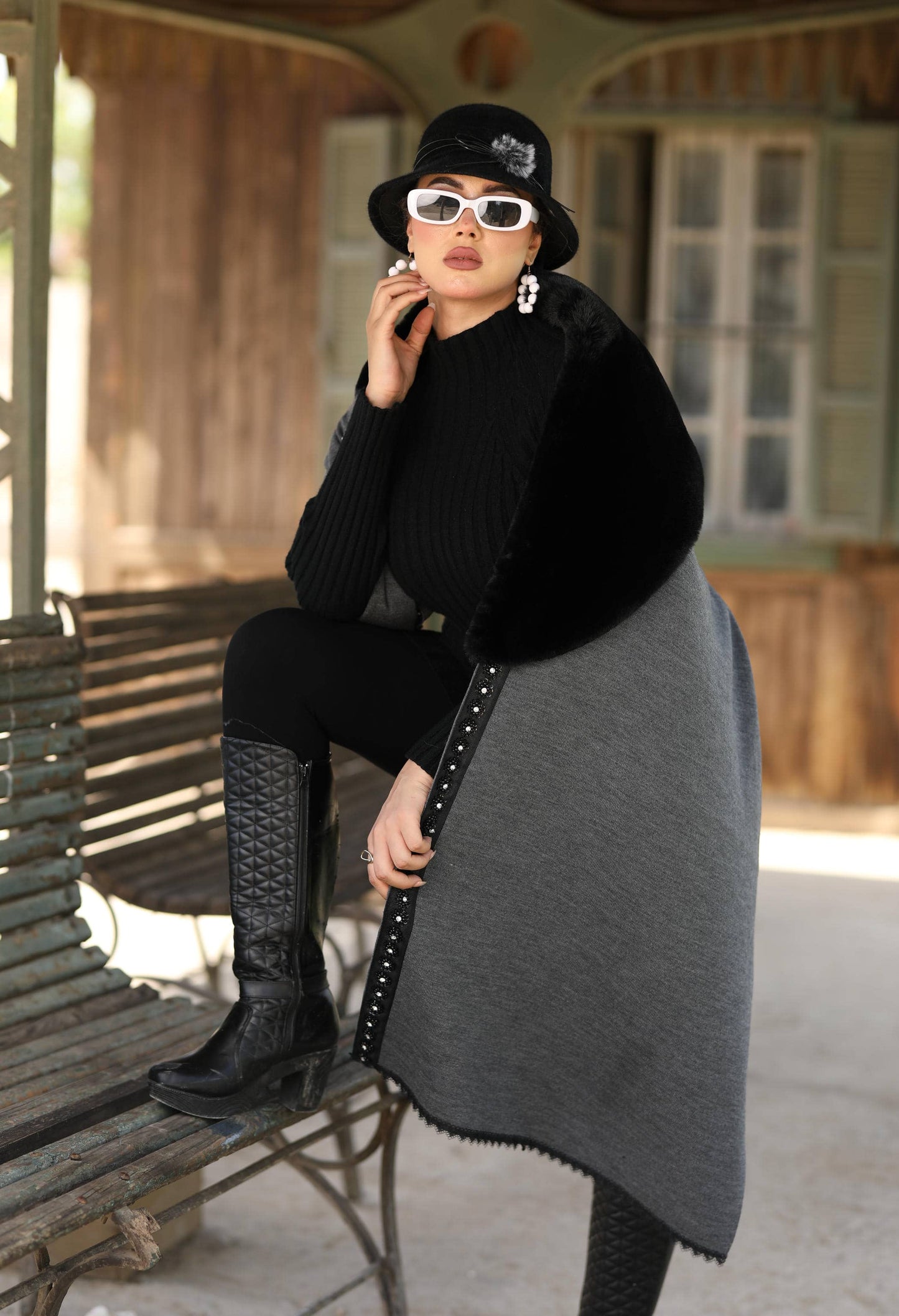 Knitted Shawl with Fur Collar & Accessory
Strip – 5006