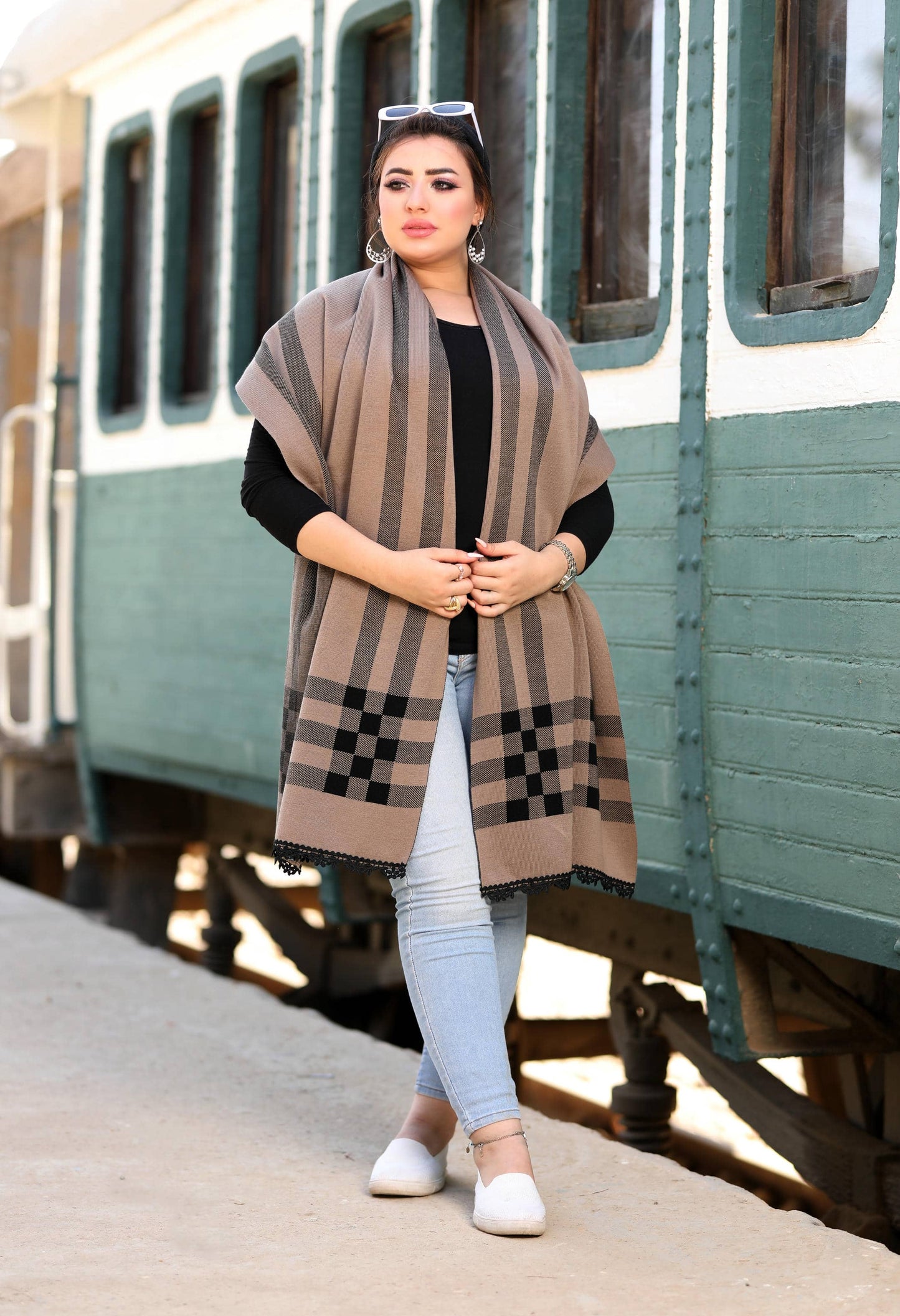 Knitted Checkered Shawl – 5005
