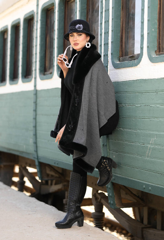 Knitted Shawl with Faux Fur & Accessory
Strip – 5008
