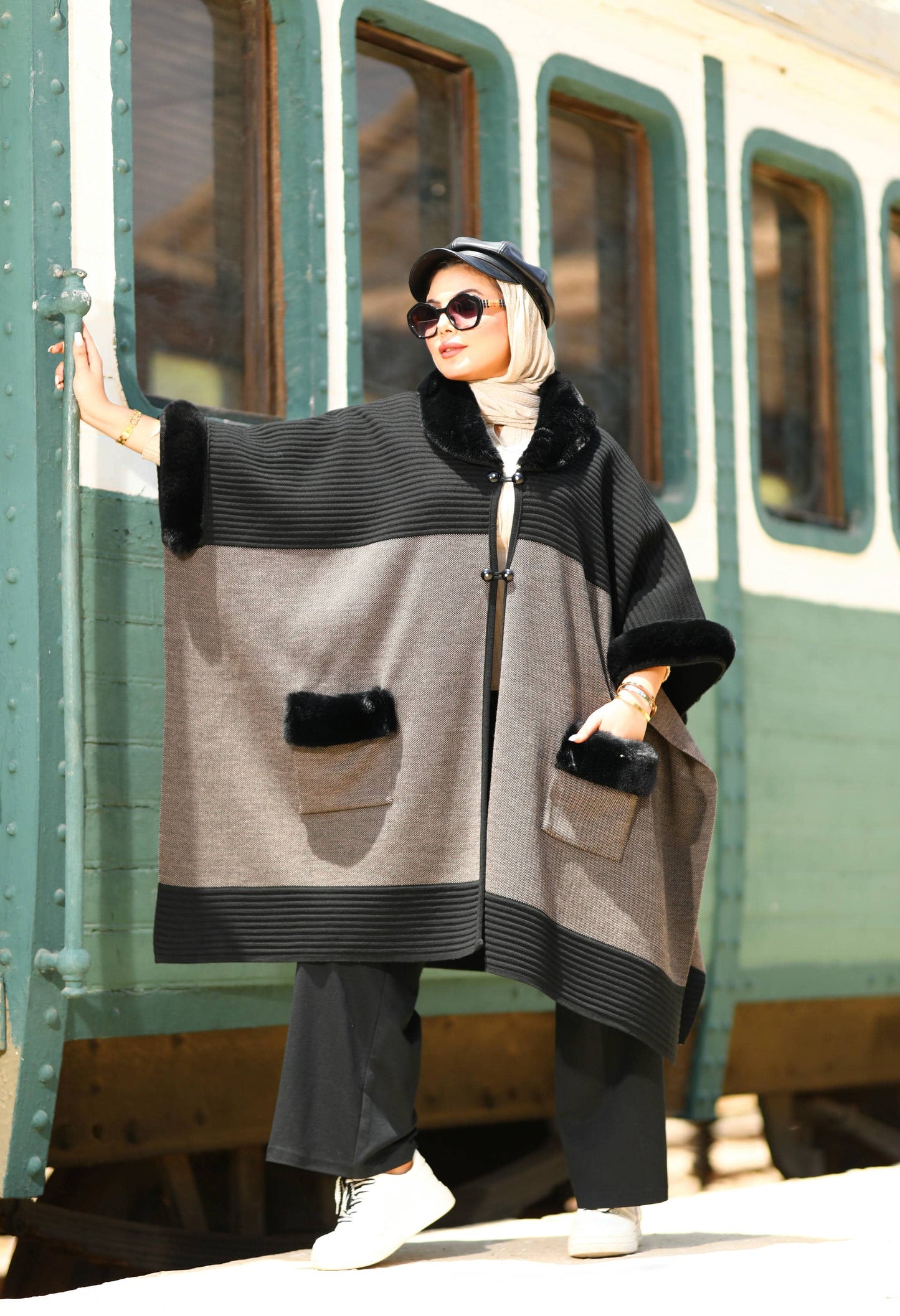 Poncho with Pockets & Fur – 50025