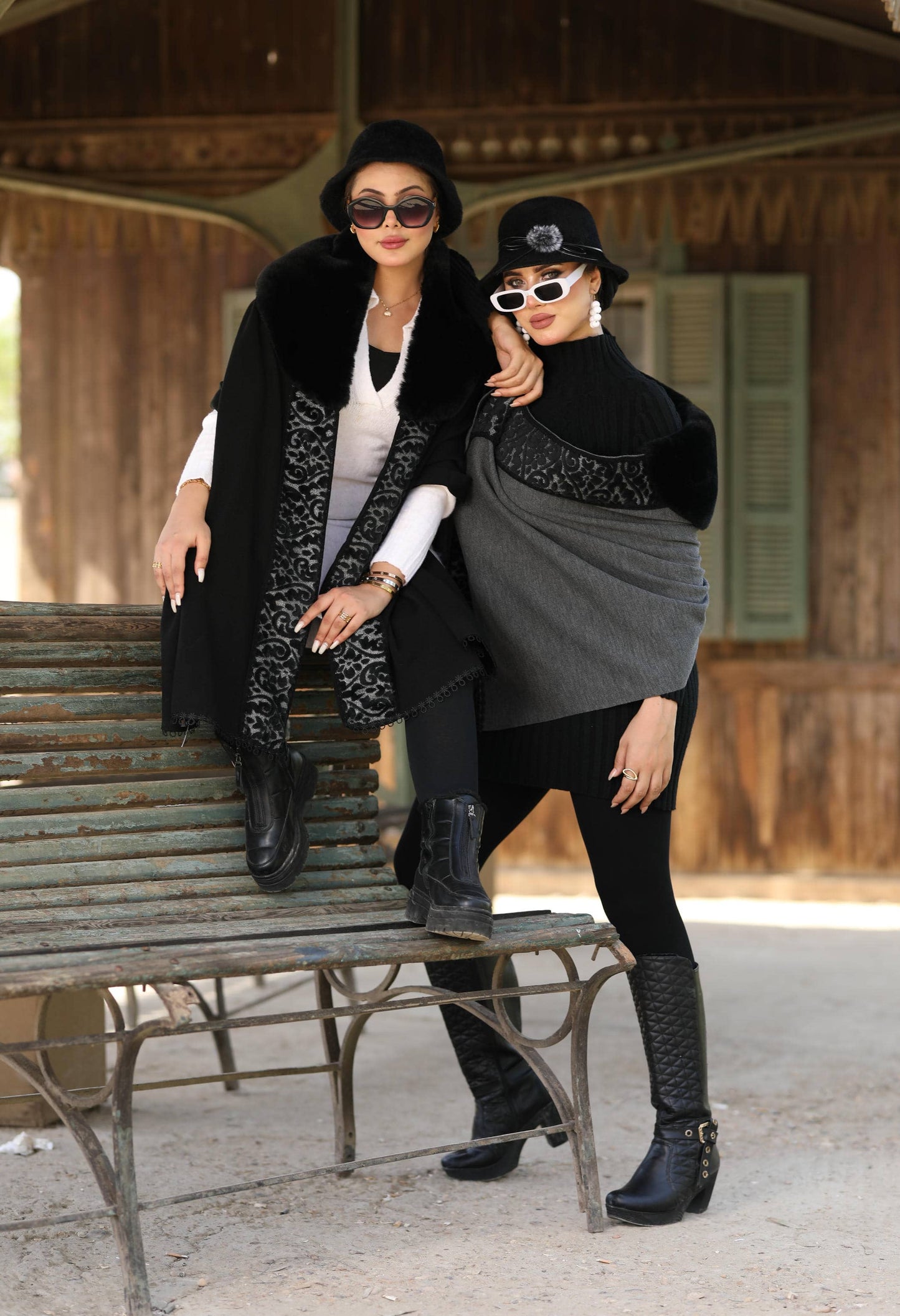 Knitted Shawl with Fur Collar & Fur Strip –
5007