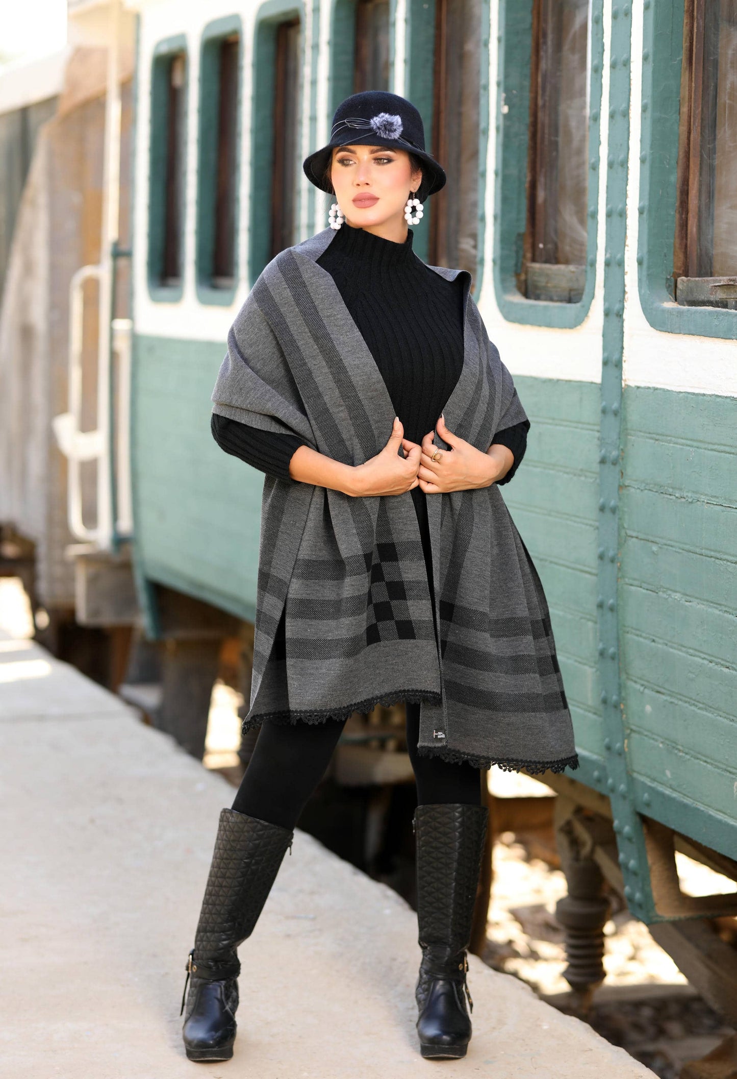 Knitted Checkered Shawl – 5005