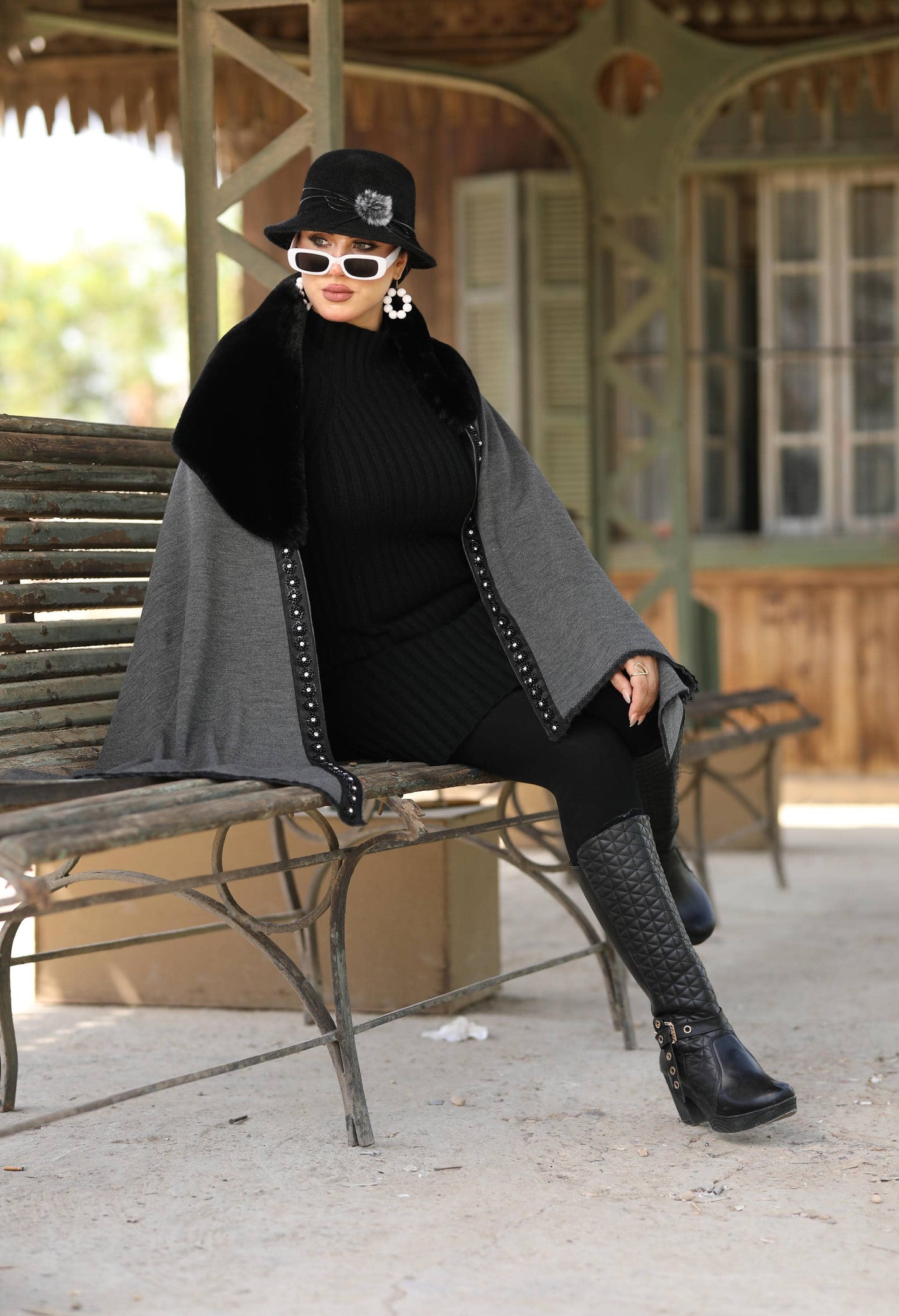 Knitted Shawl with Fur Collar & Accessory
Strip – 5006
