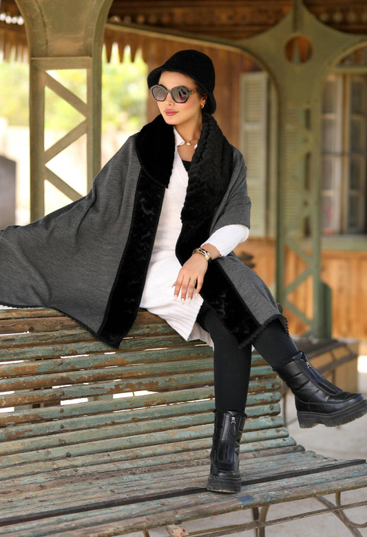 Knitted Shawl with Faux Fur – 5002