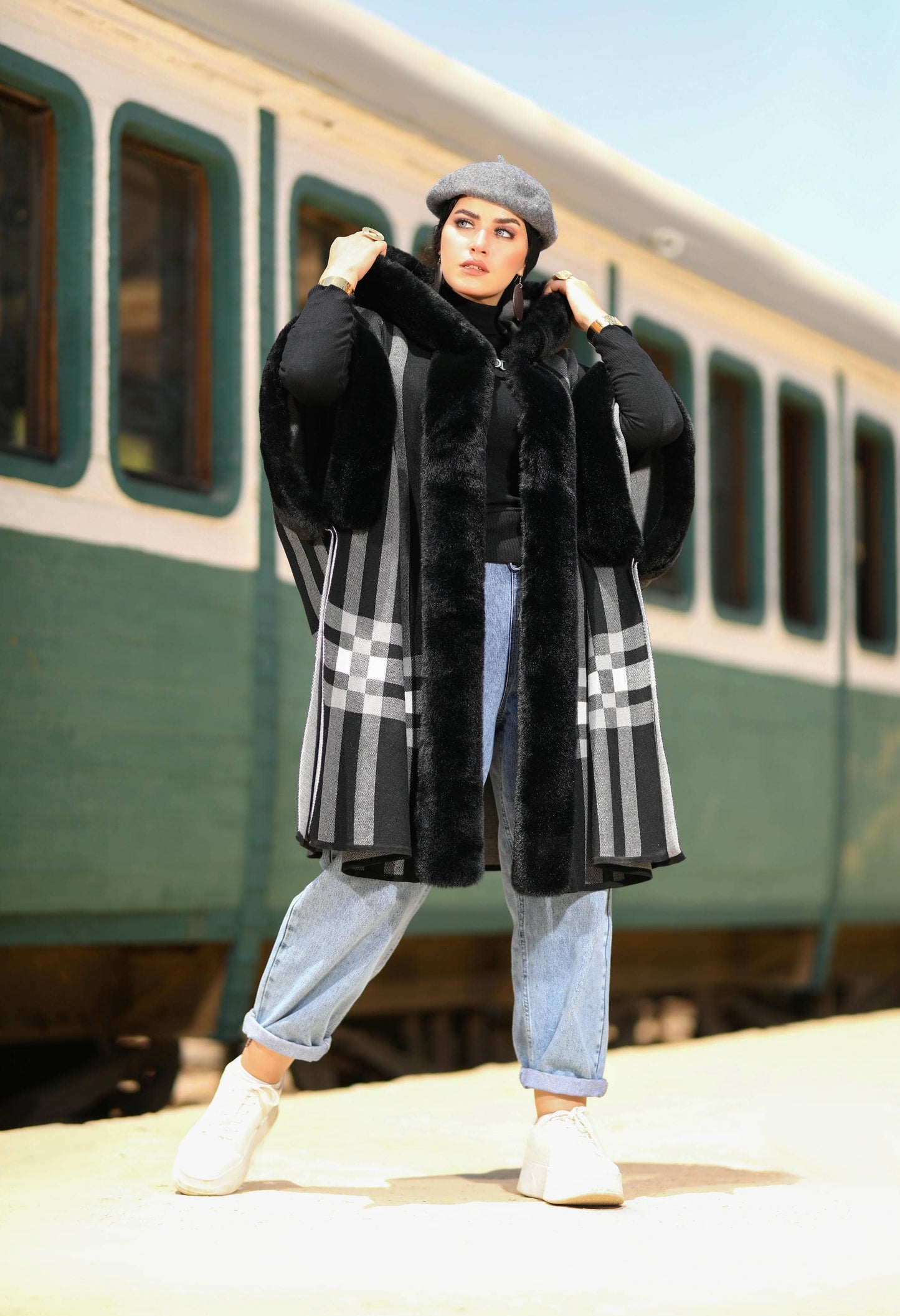 Woolen Poncho with Fur – 50026